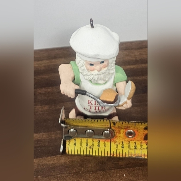 Vintage Hallmark 1988 Kiss The Claus Keepsake Christmas Ornament Barbeque Santa - Picture 7 of 15